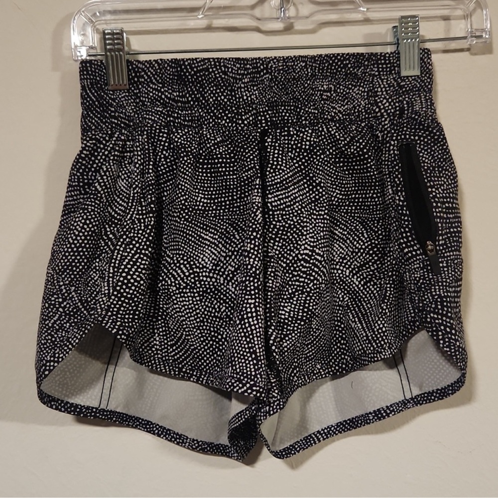 Lululemon black and white patterned tracker shorts ll size 4